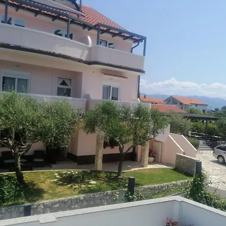 Simon 4* Lopar