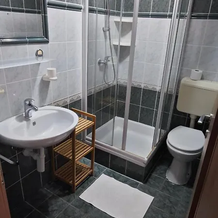 Gostinjska kuća Simon 4*